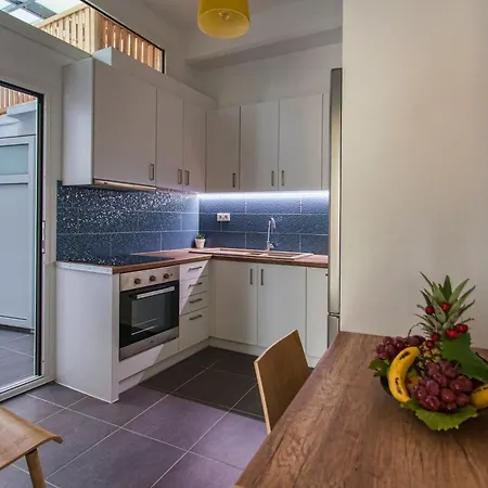 Loggia A275 * העיירה רתימנו